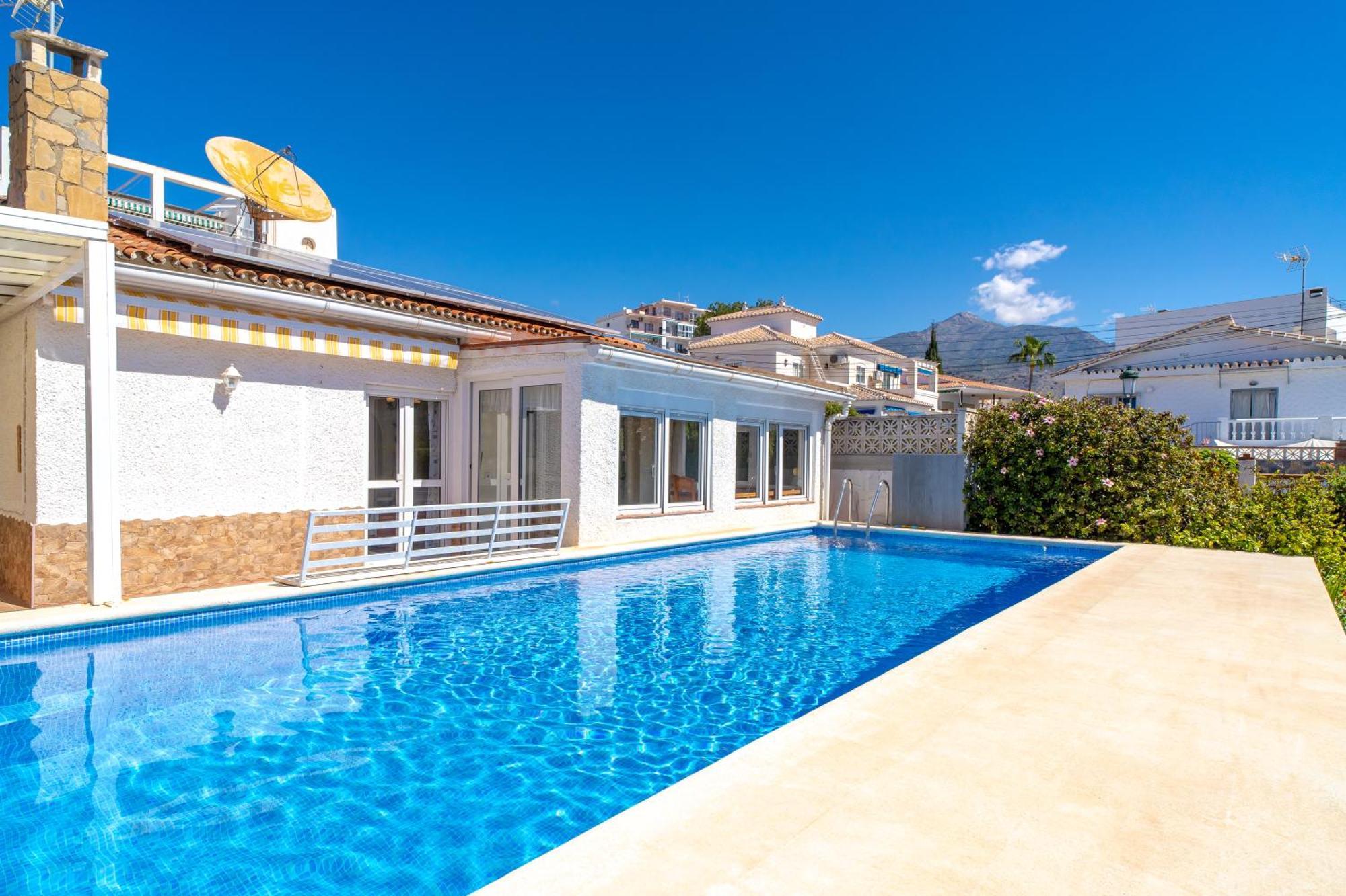 Villa Sevilla Casasol Nerja Εξωτερικό φωτογραφία